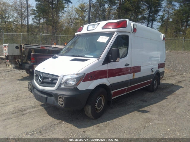 Mercedes-Benz SPRINTER CARGO VANS 2015 WD3PE7CC5F5976280 Image 2
