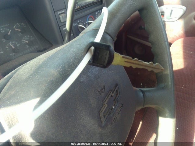 1998 CHEVROLET C/K 1500 VIN: 1GCEC14W2WZ267940