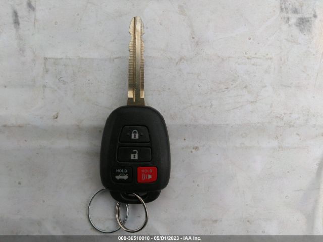 2T1BURHE6JC061930 Toyota COROLLA LE