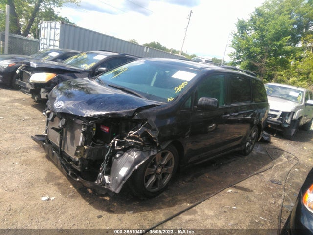 Toyota SIENNA SE 2017 5TDXZ3DC9HS885298 Image 2