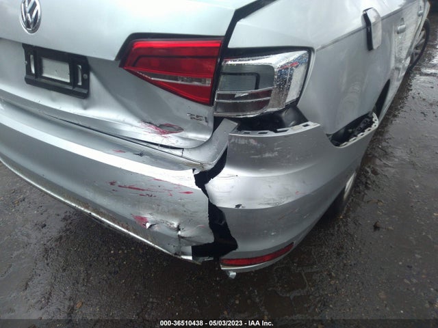 3VWD17AJ4FM211123 Volkswagen Jetta Sedan 1.8t Se