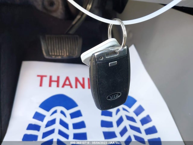 2017 KIA SEDONA LX VIN: KNDMB5C1XH6266020