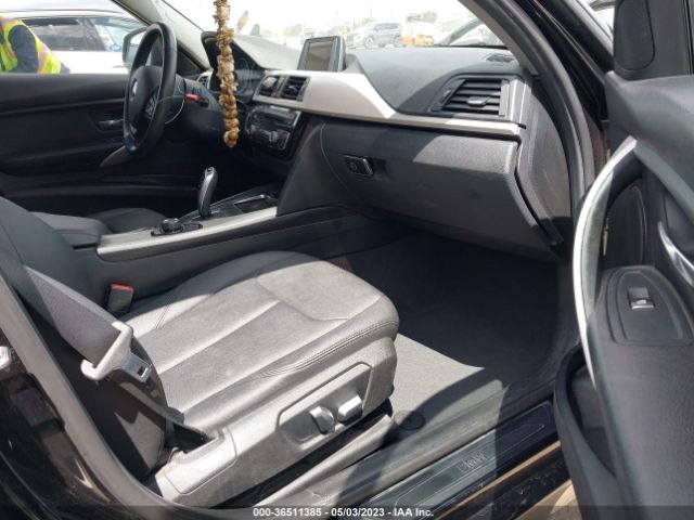 WBA8E1G54GNT99677 BMW 3 Series 320i