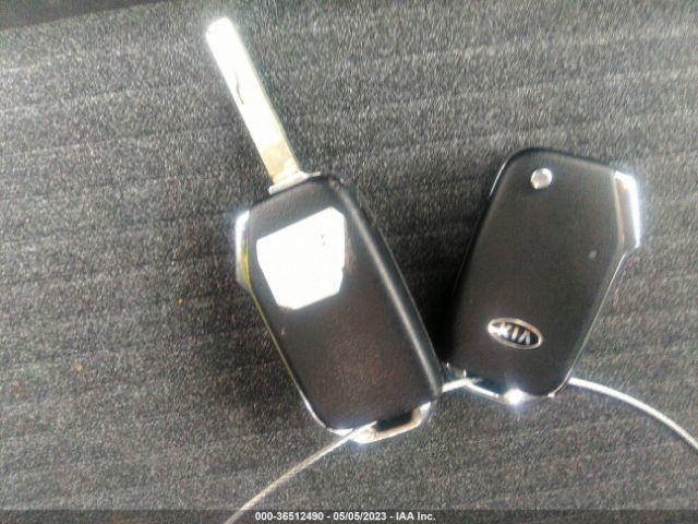 KNDJ23AU8L7732728 KIA SOUL S