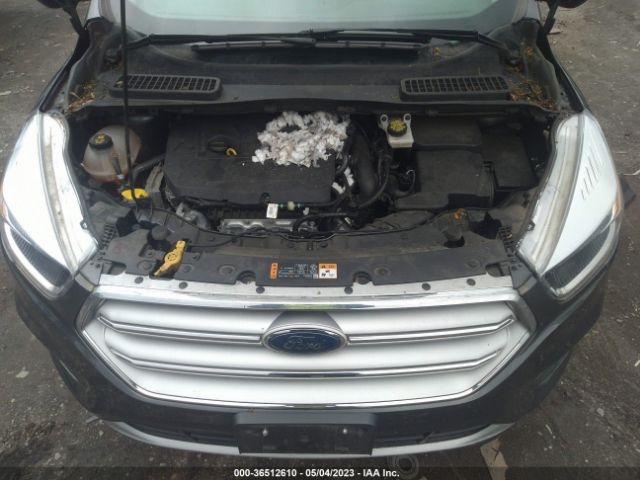 1FMCU9GD8JUB92157 Ford ESCAPE SE