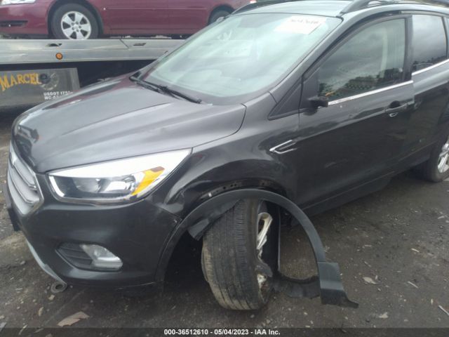 1FMCU9GD8JUB92157 Ford ESCAPE SE