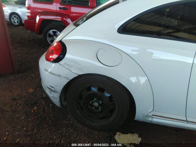 2013 VOLKSWAGEN BEETLE COUPE 2.5L W/SUN VIN: 3VWJP7AT1DM659092
