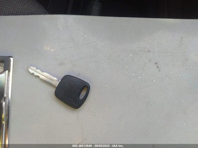2002 FORD ESCAPE XLT VIN: 1FMYU04192KD68075