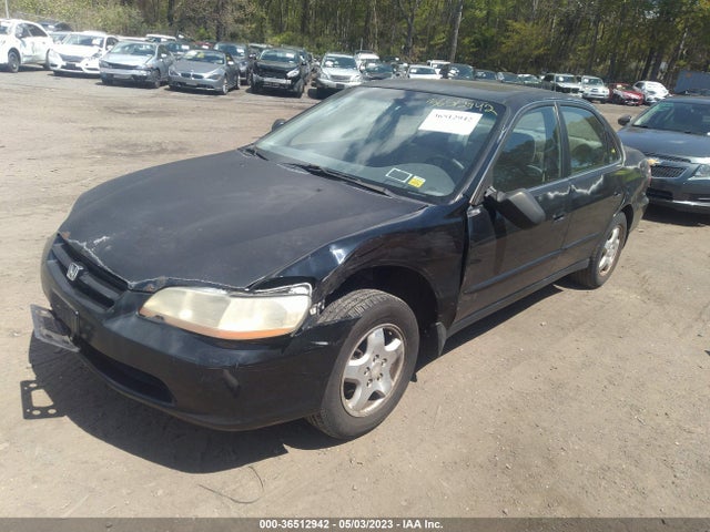 2000 HONDA ACCORD SDN EX W/LEATHER VIN: 1HGCG1653YA084338