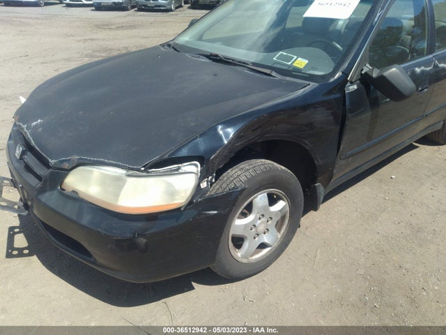 2000 HONDA ACCORD SDN EX W/LEATHER VIN: 1HGCG1653YA084338