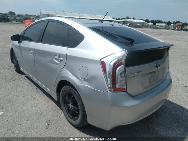 Toyota Prius Two 2014 JTDKN3DU5E0393493 Image 3