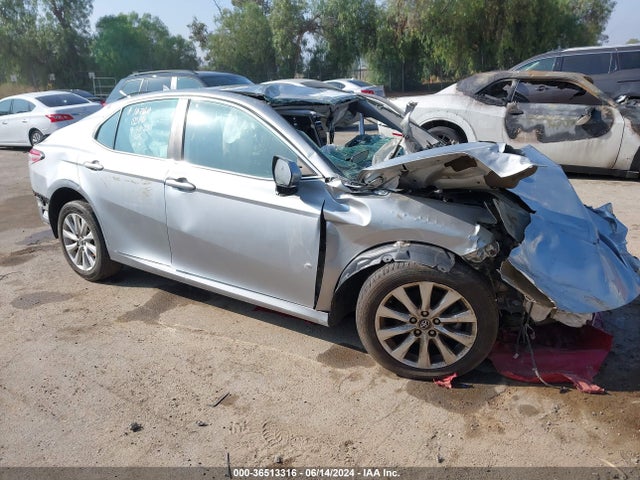 Toyota CAMRY LE 2019 4T1B11HK2KU810190 main image
