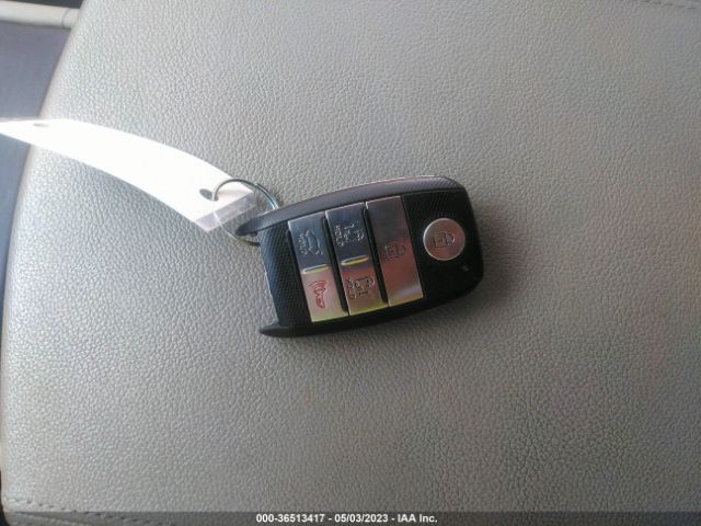 KNDMB5C16H6284398 KIA SEDONA LX