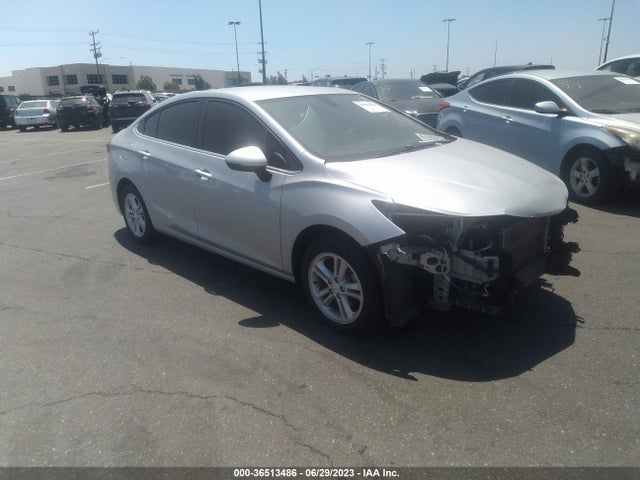 Chevrolet CRUZE LT 2018 1G1BE5SM1J7244202 Image 1