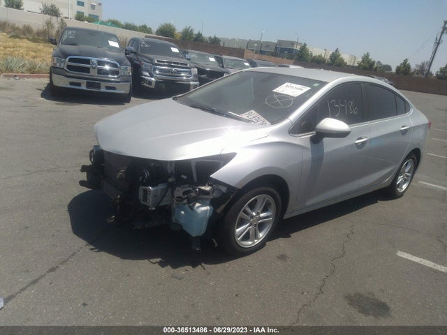 Chevrolet CRUZE LT 2018 1G1BE5SM1J7244202 Image 2