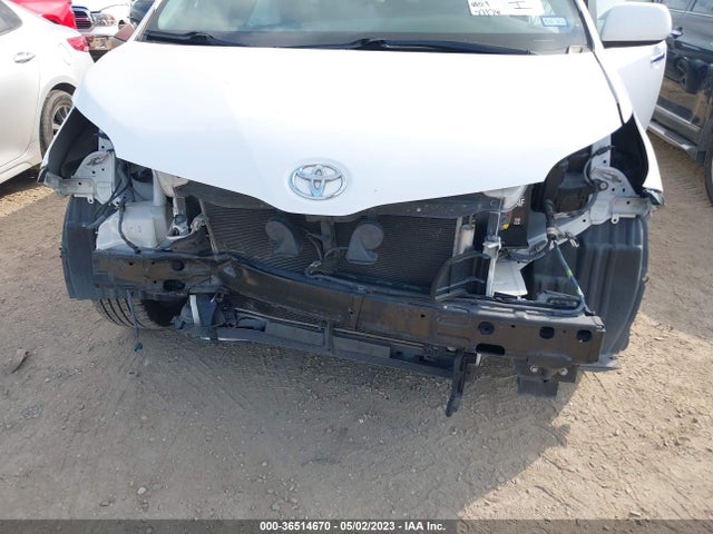 2017 TOYOTA SIENNA SE VIN: 5TDXZ3DC7HS774233