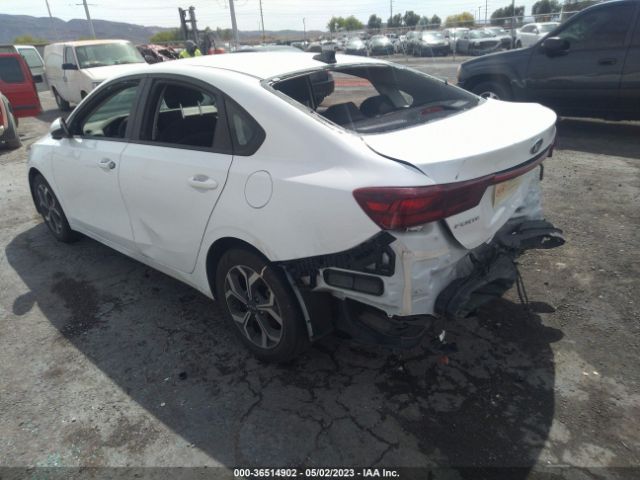 3KPF24AD8ME299215 KIA Forte Lxs