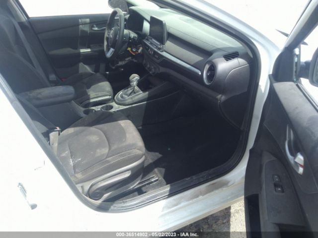 3KPF24AD8ME299215 KIA Forte Lxs