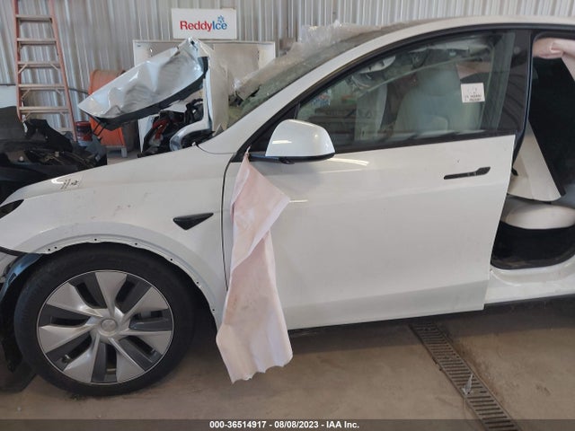 Tesla Model Y Long Range 2023 7SAYGDEE2PA095103 Image 13
