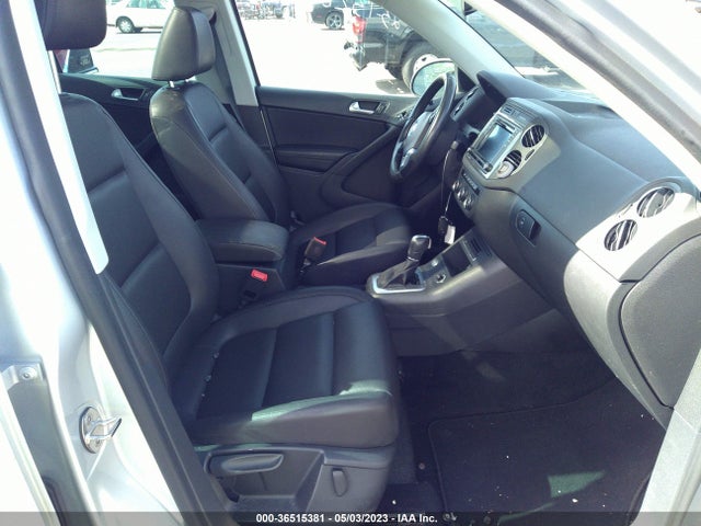 WVGRV7AX9HK030039 Volkswagen Tiguan Wolfsburg Edition