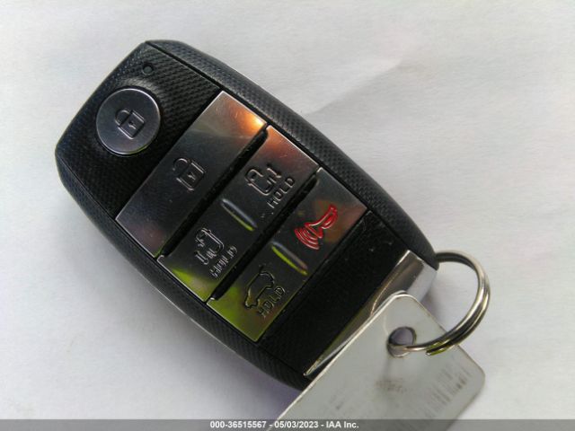KNDMB5C11H6248165 KIA SEDONA LX