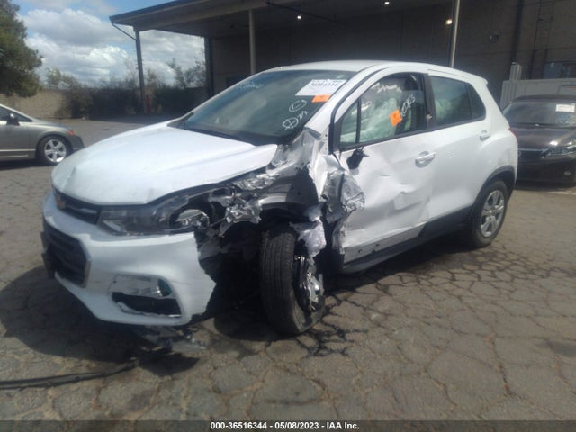 Chevrolet TRAX LS 2018 KL7CJKSB5JB589800 Image 2