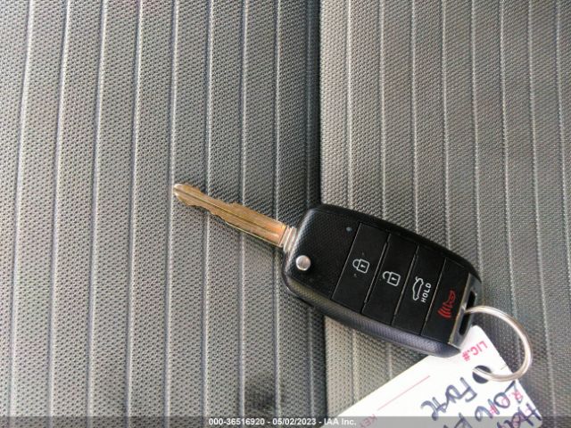 KNAFX4A66G5470639 KIA FORTE LX