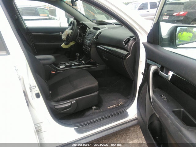2015 KIA SORENTO LX VIN: 5XYKTDA78FG635232
