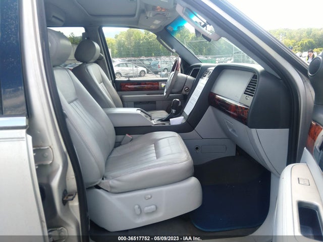 2004 LINCOLN NAVIGATOR LUXURY/ULTIMATE VIN: 5LMFU28R44LJ20376
