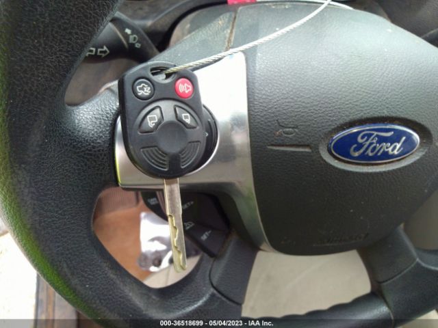 1FMCU0GX1GUC87819 Ford ESCAPE SE