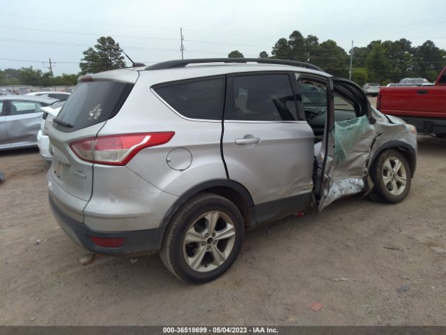 1FMCU0GX1GUC87819 Ford ESCAPE SE