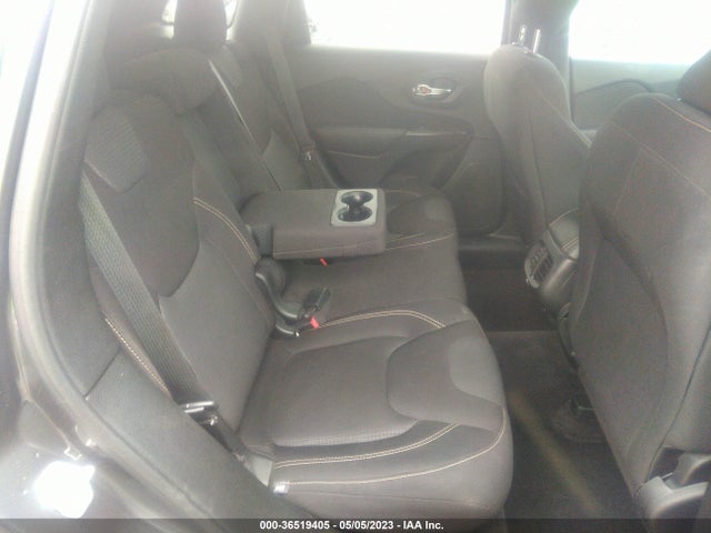 1C4PJLCB4HW533262 Jeep Cherokee Latitude