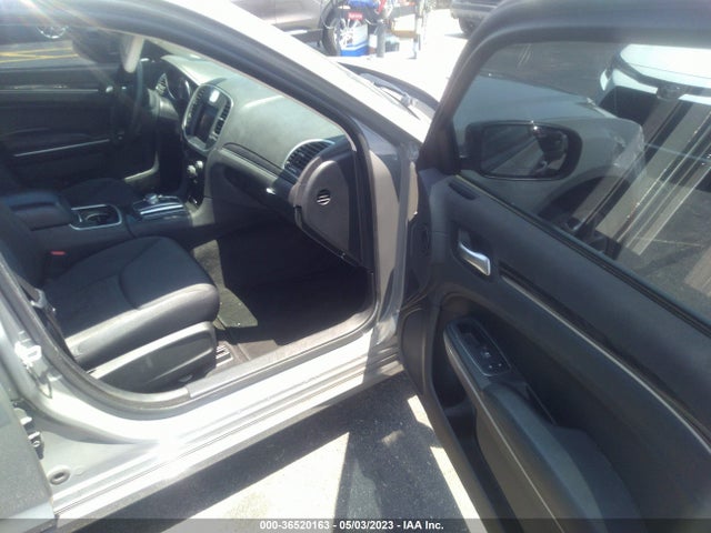 2C3CCAAGXJH293302 Chrysler 300 Touring