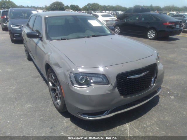 2C3CCAAGXJH293302 Chrysler 300 Touring