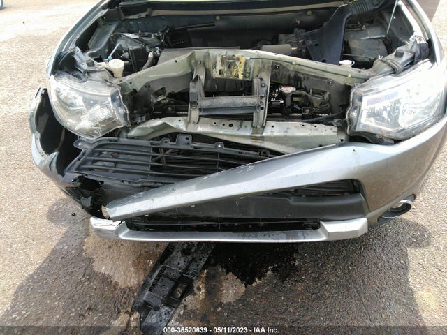 JA4AZ3A35FZ008775 Mitsubishi Outlander Se
