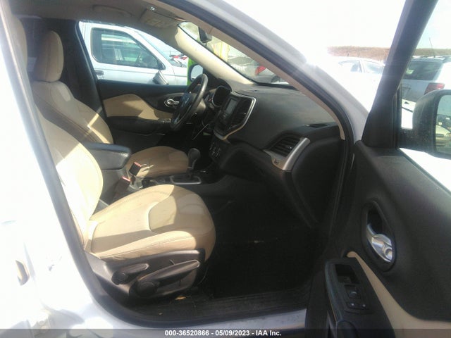 1C4PJMAB4GW117302 Jeep Cherokee Sport