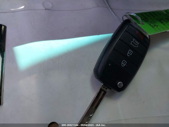 KNDJN2A25K7014388 KIA Soul Base