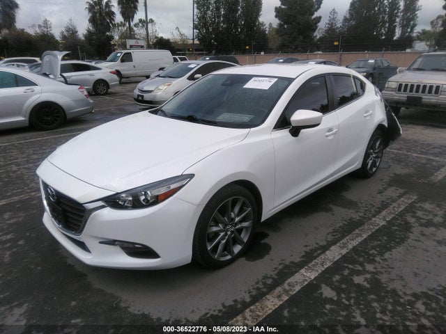 Mazda Mazda3 4-door Touring 2018 3MZBN1V33JM186082 Image 2
