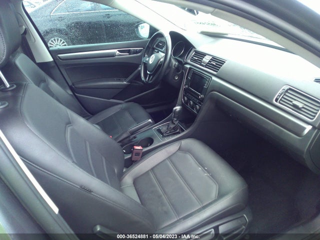 1VWAA7A37JC005793 Volkswagen Passat 2.0t S/r-line