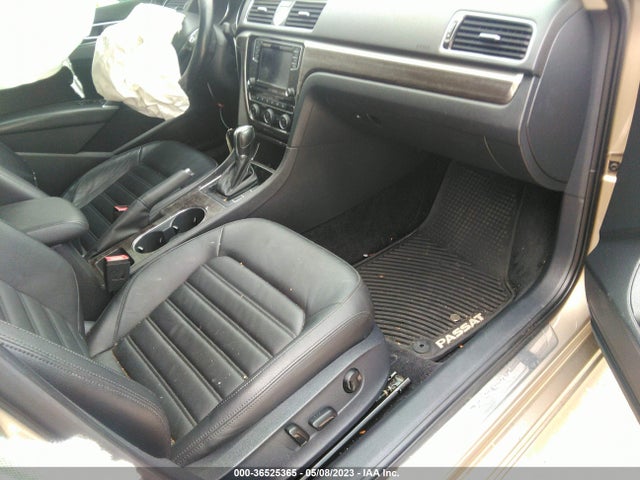 1VWCT7A39GC064419 Volkswagen Passat 1.8t Sel