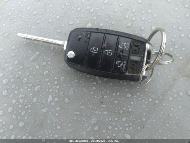 KNDMB5C19F6061348 KIA SEDONA LX