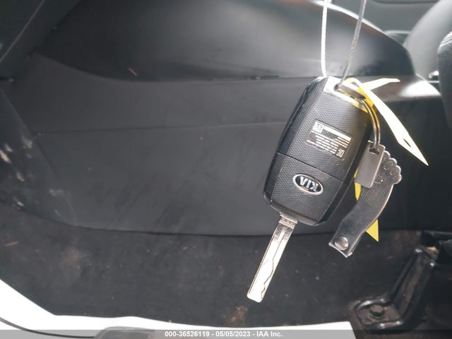 KIA Soul Base 2016 KNDJN2A21G7268249 Image 3