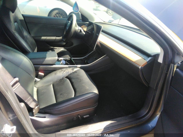 2019 Tesla 3, VIN: 5YJ3E1EB9KF453584