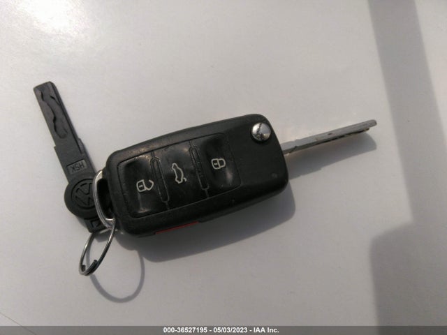 2013 VOLKSWAGEN PASSAT SE VIN: 1VWBP7A3XDC045759