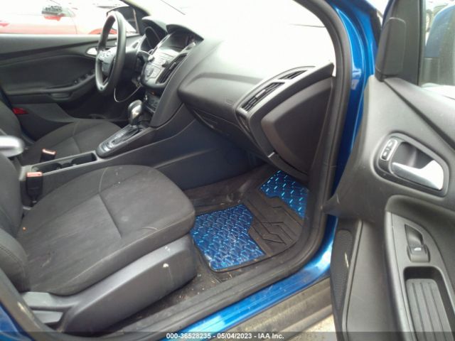 1FADP3F23JL290957 Ford FOCUS SE