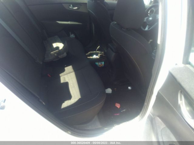 3KPF24AD1ME282157 KIA Forte Lxs