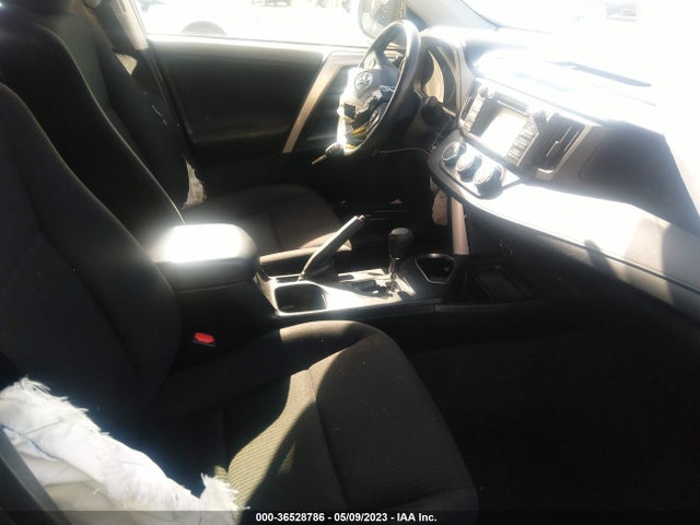 Toyota RAV4 LE 2018 JTMBFREV1JJ204429 Image 6