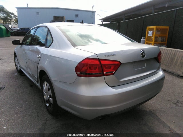 2013 VOLKSWAGEN PASSAT S VIN: 1VWAP7A33DC120572
