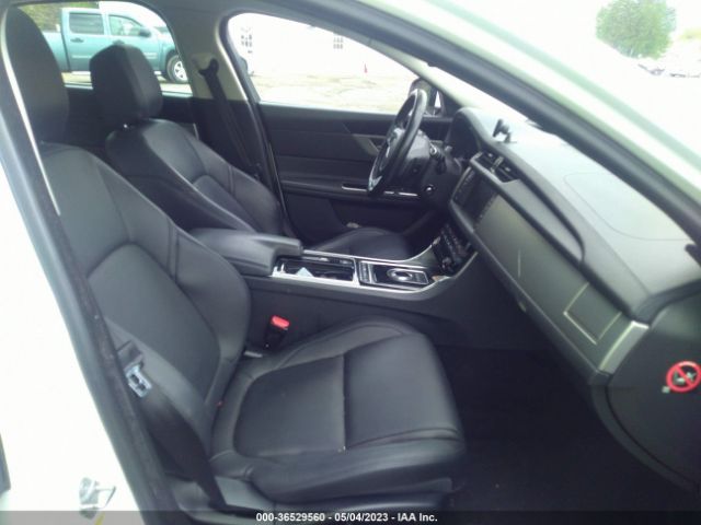 SAJBJ4BN7HCY42626 Jaguar Xf 20d Premium