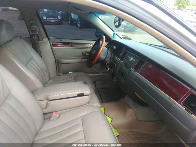 2003 LINCOLN TOWN CAR SIGNATURE VIN: 1LNHM82W73Y602693